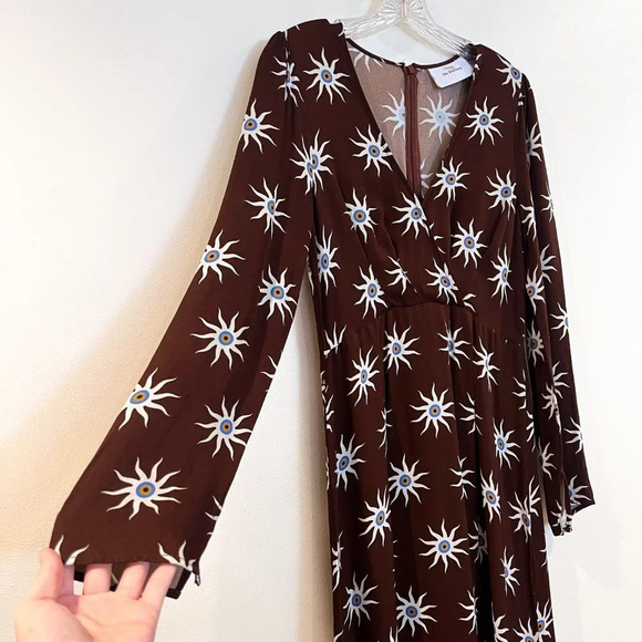 The Wolf Gang Gaia Brown Sun Dial Print V Neck Maxi Dress in Nevada Cocoa M - Picture 4 of 14